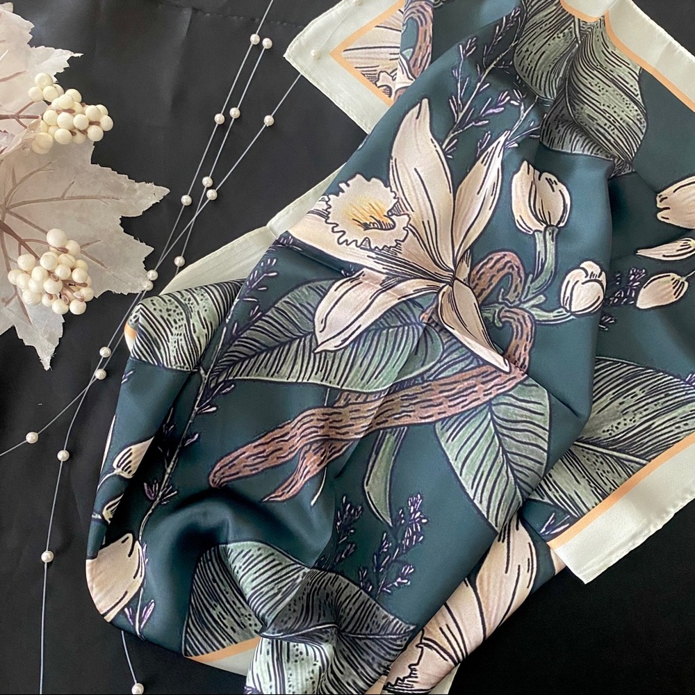 💕Last one Floral Silk Scarf Green Leaf - Picture 2 of 13